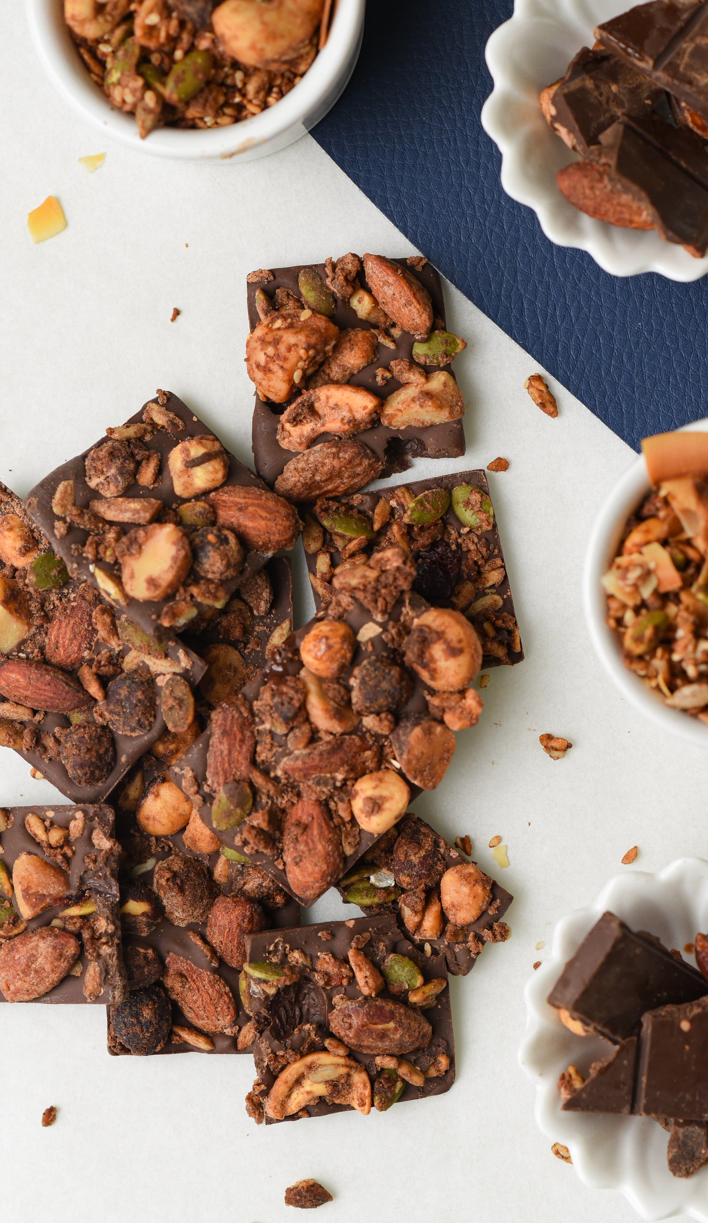 Barra de chocolate 70% com granola de avelã